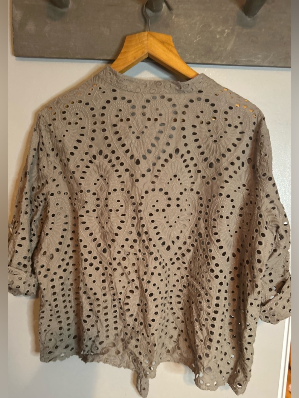 Eyelet blouse - Picture 5 of 9